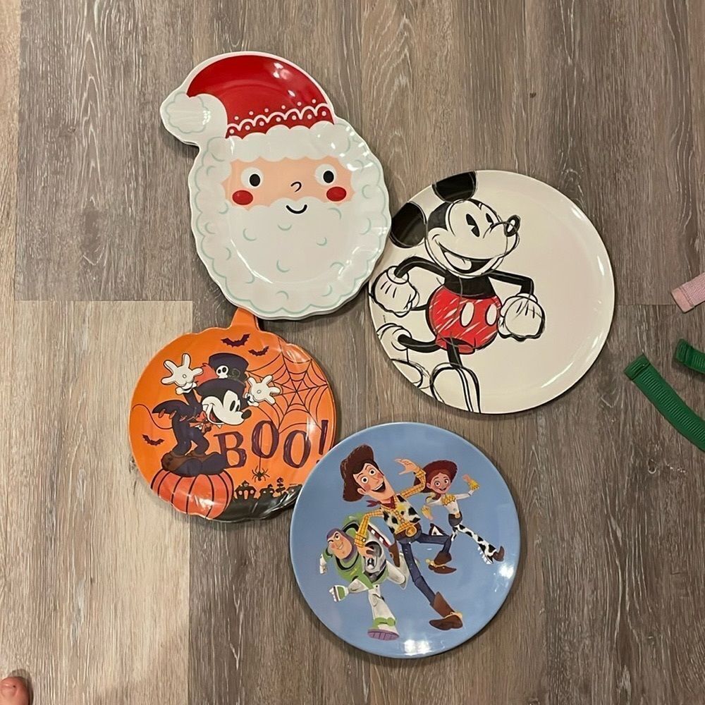 Bundle of 7 Melamine Kids Plates